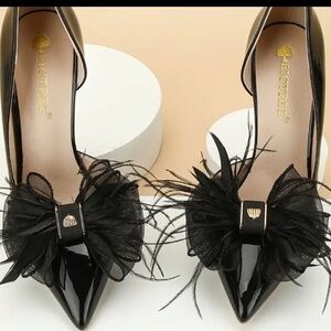 Black Women's feather design shoe clips! Feather can be removed